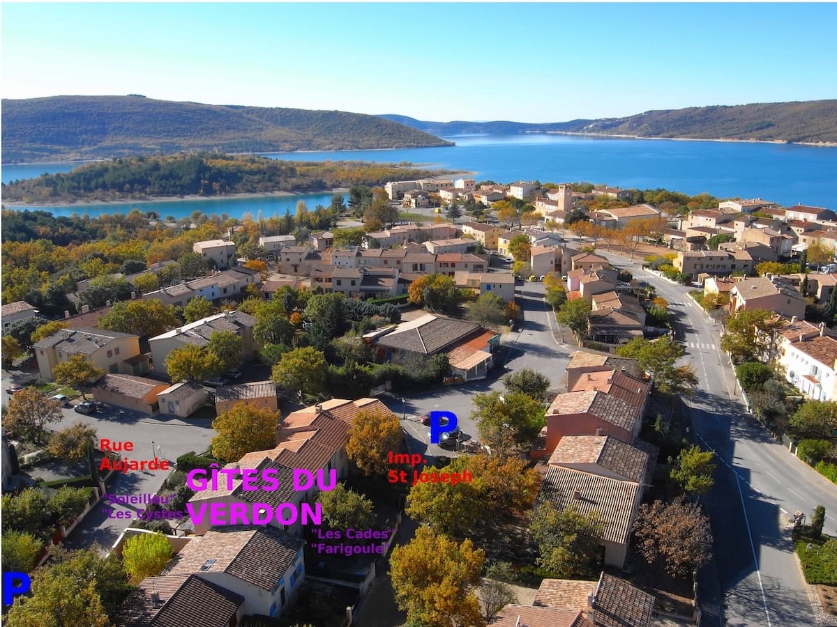 Vue aérienne des Gîtes des Salles-sur-Verdon
