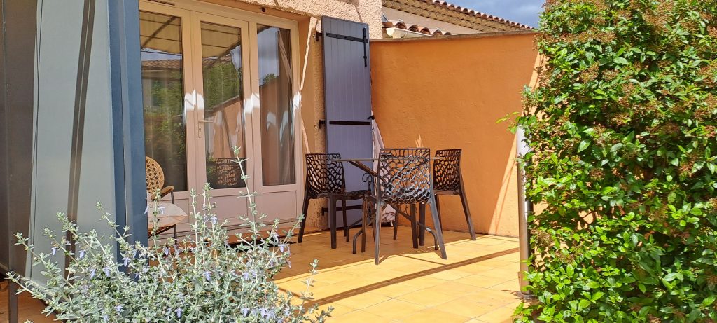 Terrasse plein sud — Gîte Le Soleillou